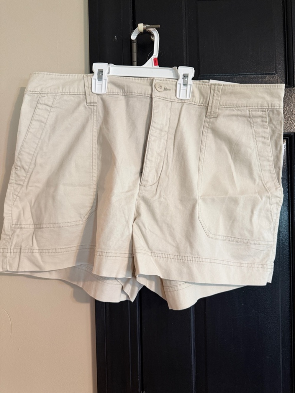 Old Navy Cream Utility Cargo Shorts